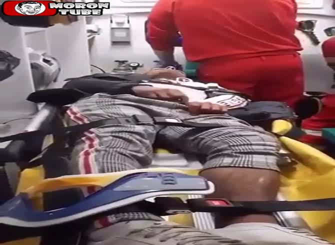 Video :In the ambulance, this guy does something weird!